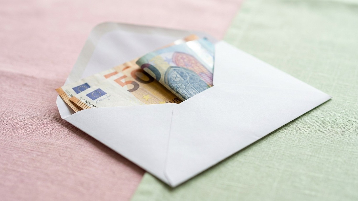 Cette enveloppe glissée à Pâques peut vous coûter très cher : le piège fiscal belge que personne ne voit venir